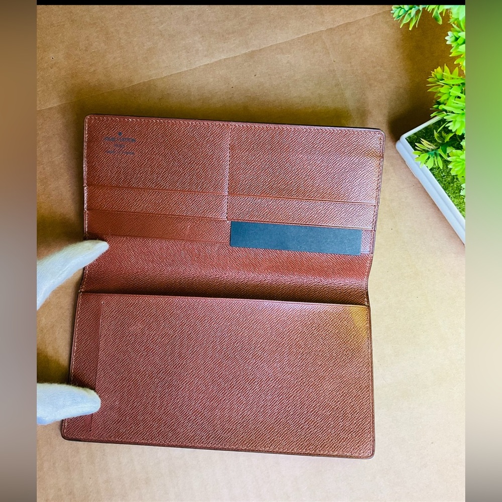 ✅LV EXCELLENT CHECKBOOK BIFOLD WALLET - Picture 2 of 11